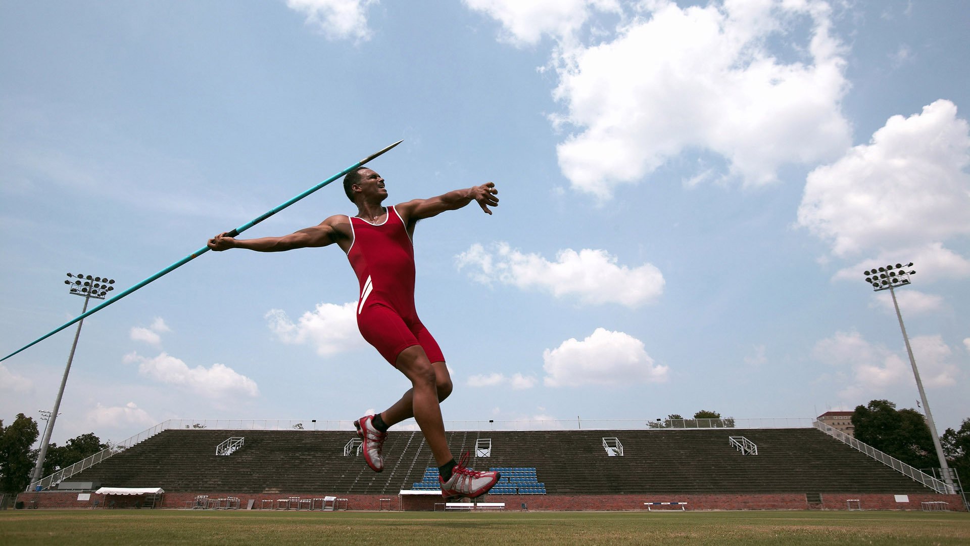 足球守门员专项训练营开营，足球守门员训练实战宝典